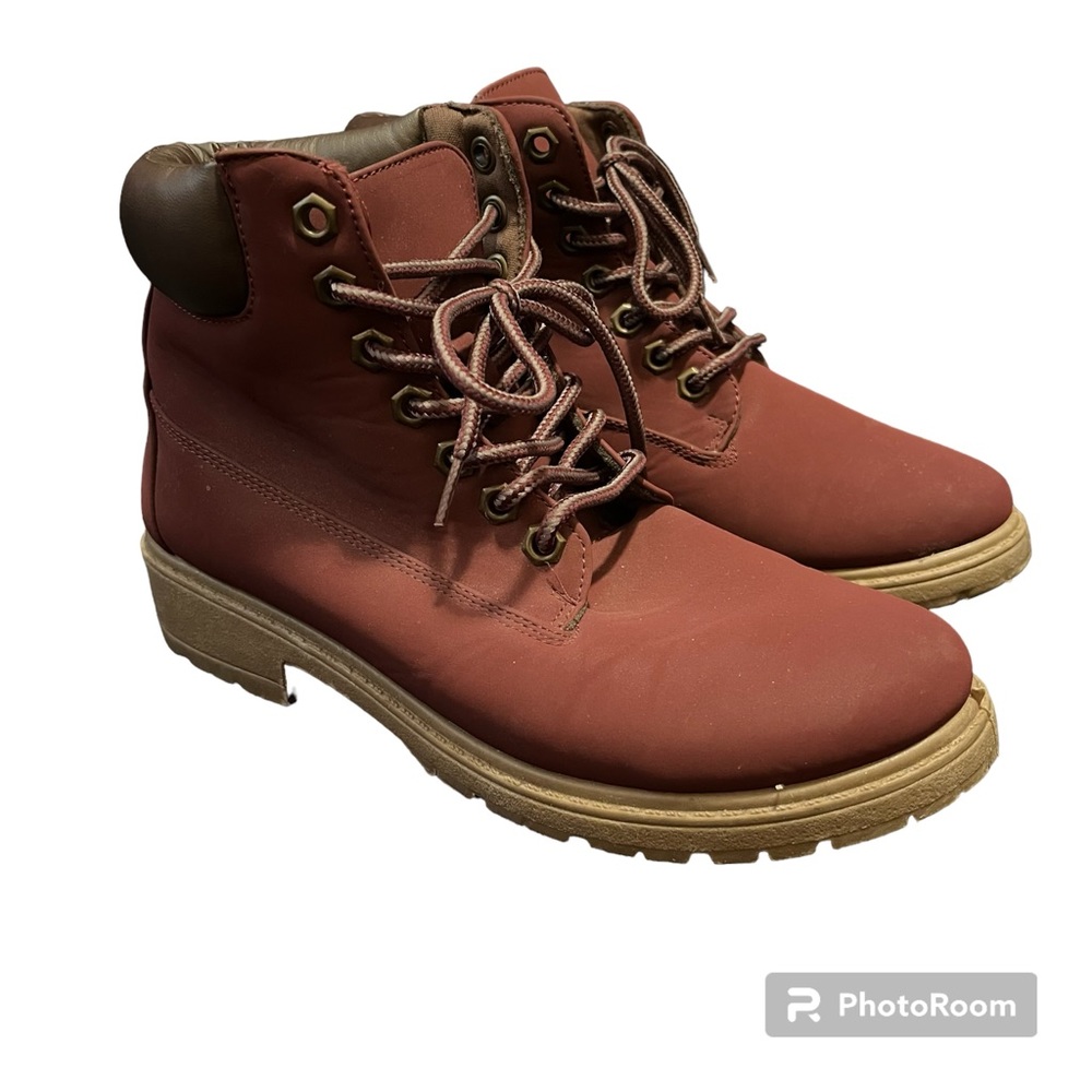Rue21 etc! Size 8/9 women’s boot burgundy and brown